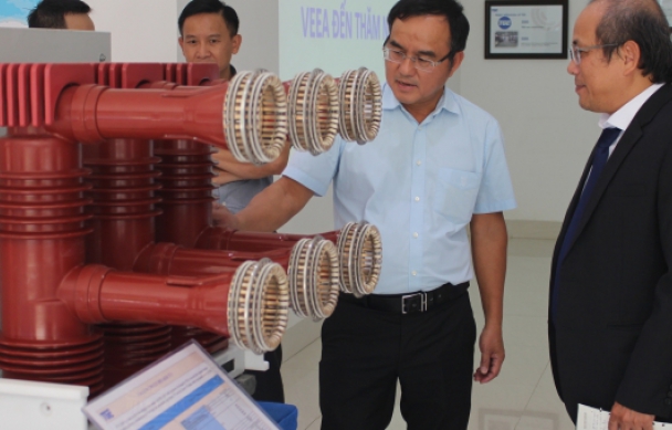 Welcoming the Vietnam Electricity Association (VEEA) for a visit to the new product presentation of TGE.