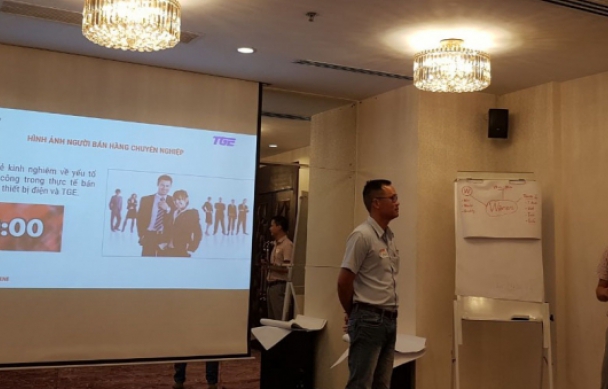 Advanced training in work skills and sales skills
